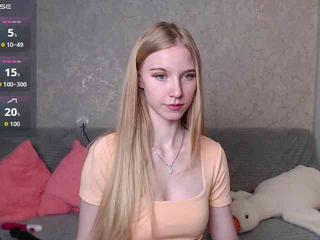 cutieblondegirl webcam