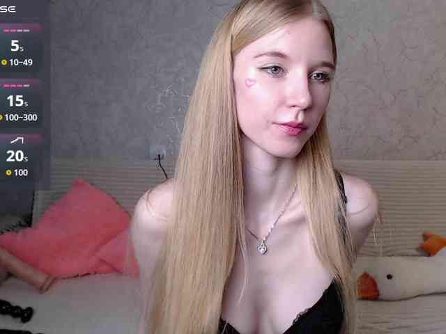 cutieblondegirl webcam