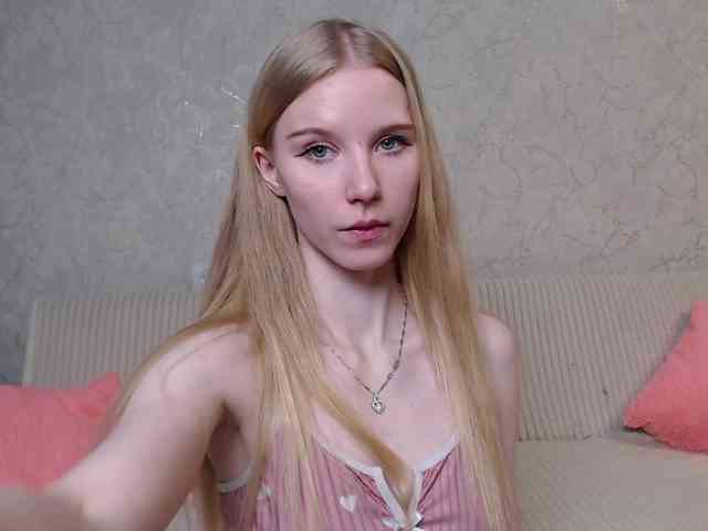 cutieblondegirl webcam