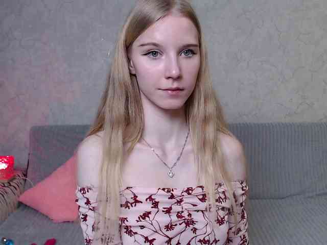 cutieblondegirl webcam