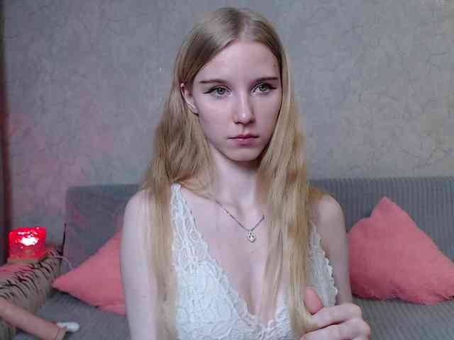 cutieblondegirl webcam