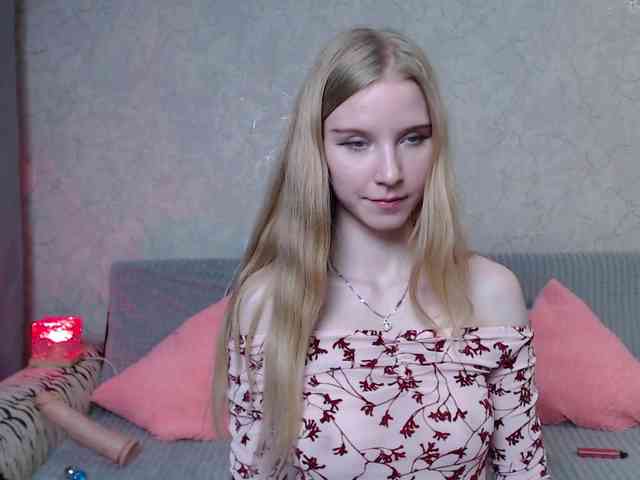 cutieblondegirl webcam