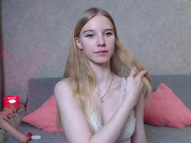 cutieblondegirl webcam
