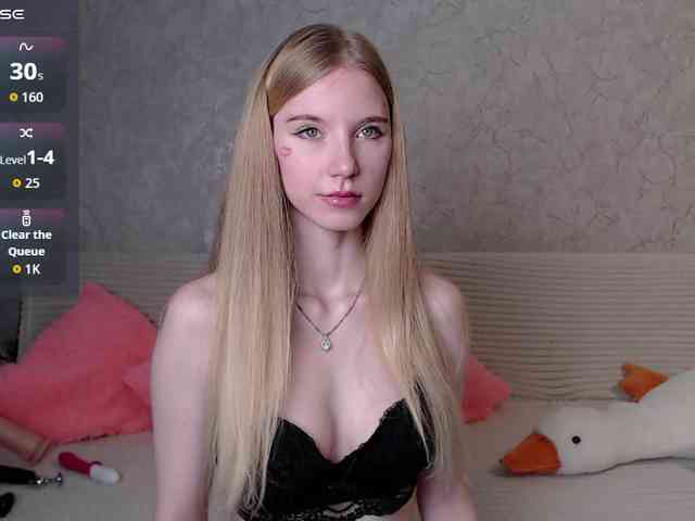 cutieblondegirl webcam