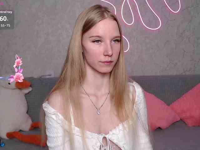 cutieblondegirl webcam