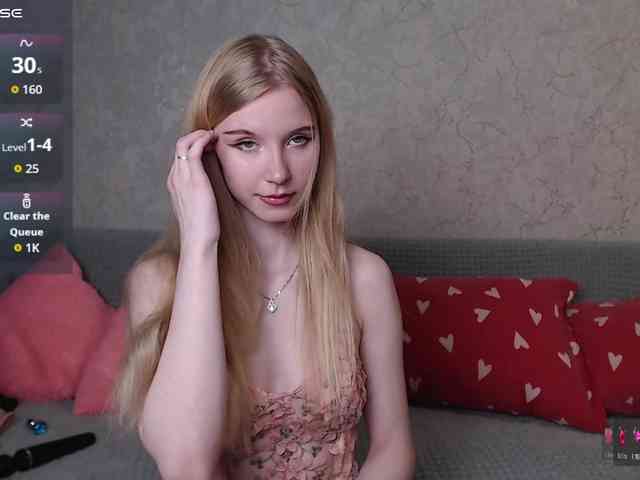 cutieblondegirl webcam