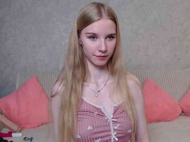 cutieblondegirl webcam