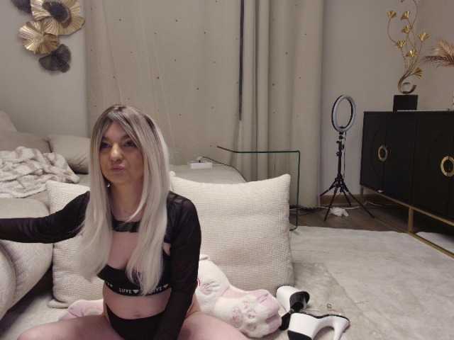 Sarah-Ann's BongaCams show and profile