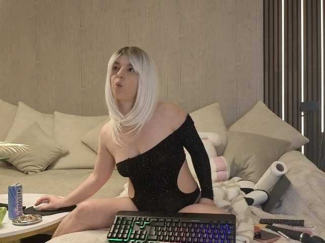 Sarah-Ann's BongaCams show and profile