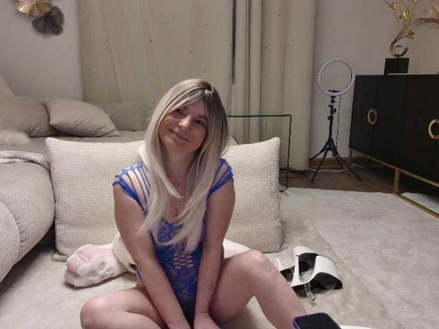 Sarah-Ann's BongaCams show and profile