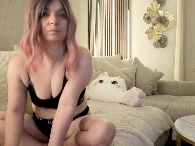 Sarah-Ann's BongaCams show and profile