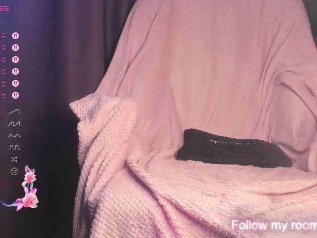 LeenyLipss's BongaCams show and profile