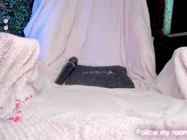 LeenyLipss's BongaCams show and profile