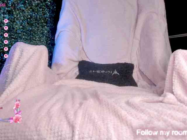 LeenyLipss Live Webcam on BongaCams