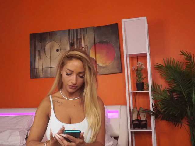 LovingBlondie's BongaCams show and profile