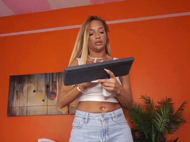 LovingBlondie's BongaCams show and profile