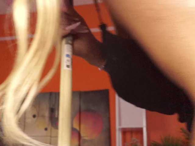 LovingBlondie's BongaCams show and profile