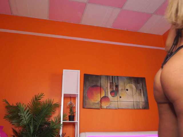 LovingBlondie's BongaCams show and profile