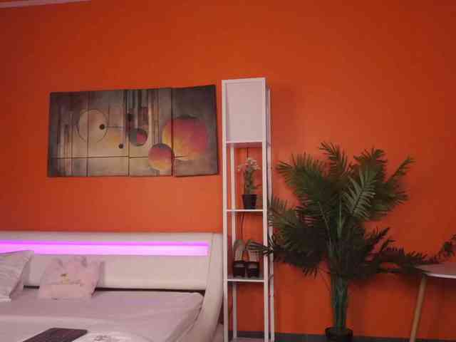 LovingBlondie webcam