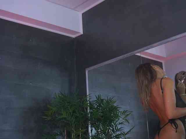 LovingBlondie webcam