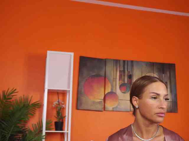 LovingBlondie webcam