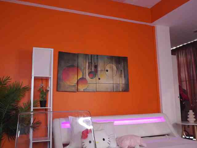 LovingBlondie webcam