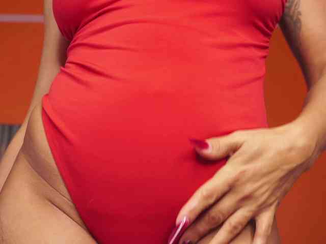 LovingBlondie webcam