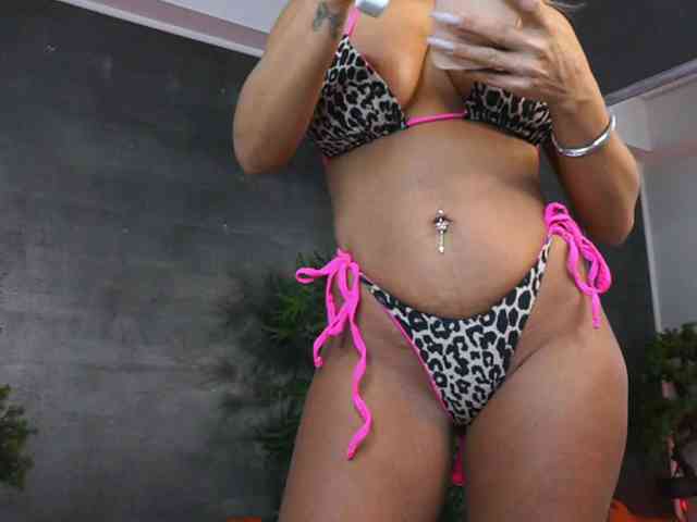 naked livechat LovingBlondie