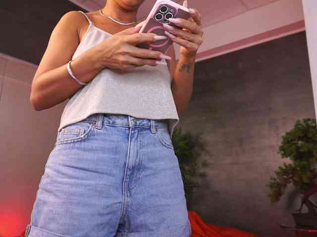 LovingBlondie webcam