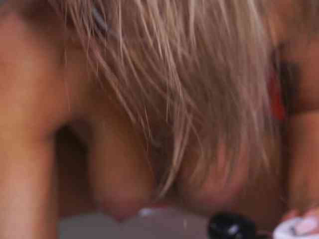 LovingBlondie webcam