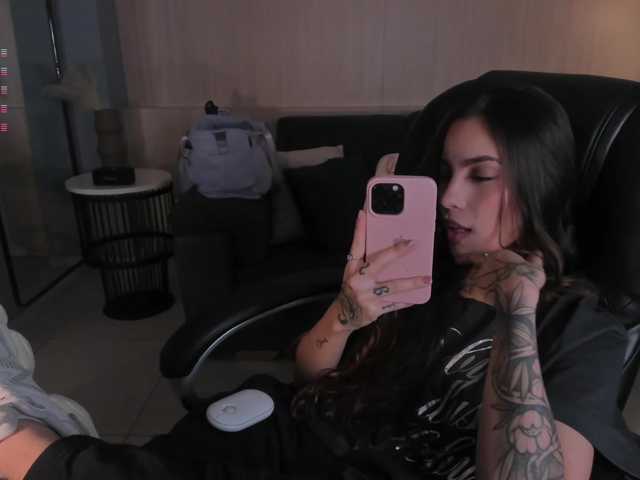 MarianneLane's BongaCams show and profile