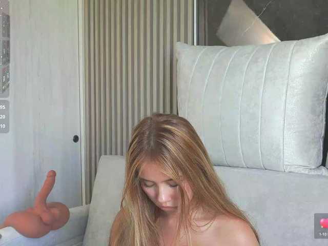 CarolineGrace live cam profile