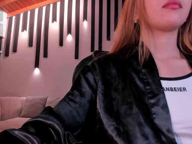 CarolineGrace webcam