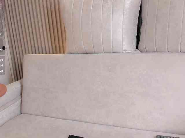 CarolineGrace webcam