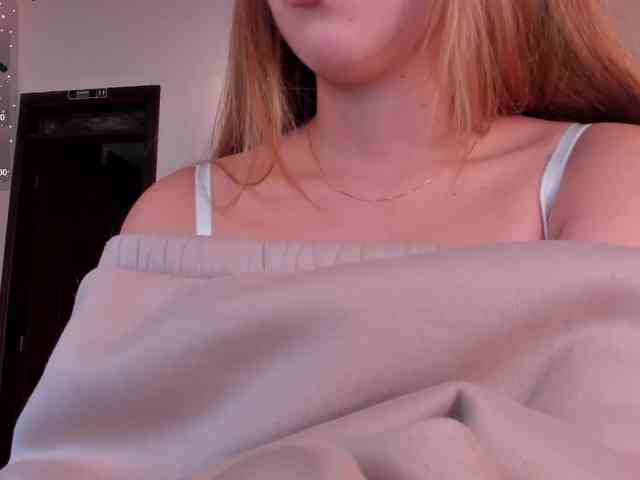 CarolineGrace webcam