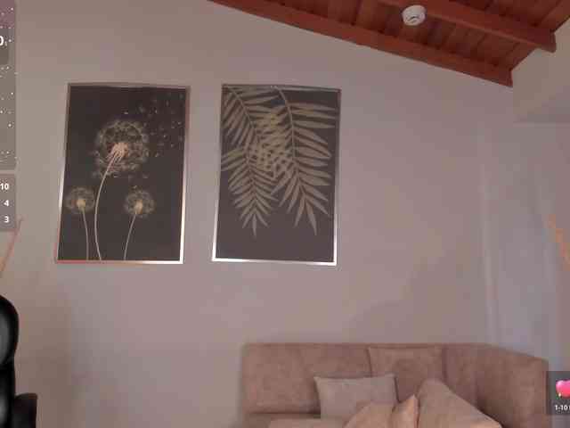 CarolineGrace webcam