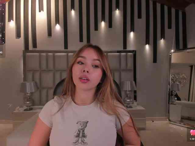 CarolineGrace webcam