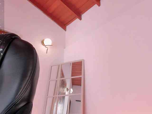 CarolineGrace webcam