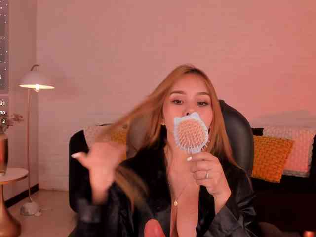 CarolineGrace webcam