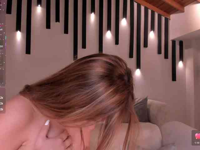 CarolineGrace webcam