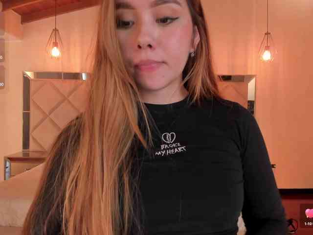 CarolineGrace webcam