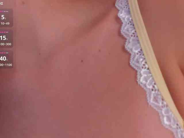 CarolineGrace webcam