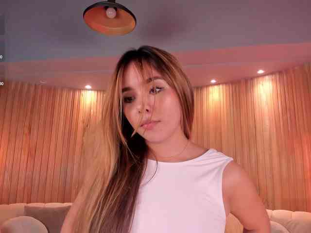 CarolineGrace webcam
