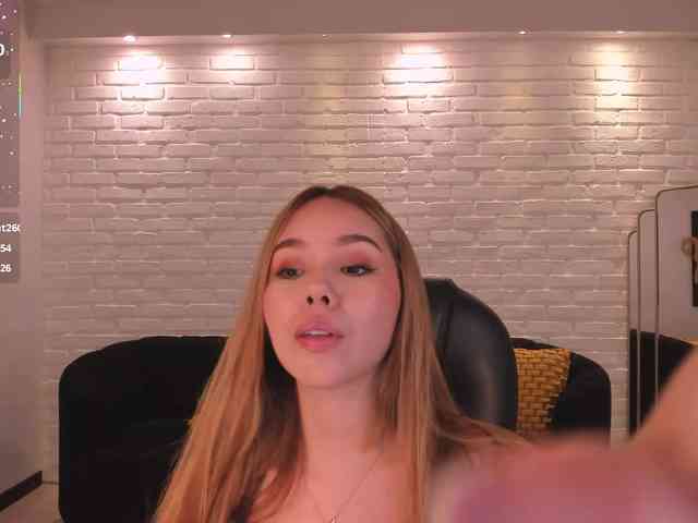 CarolineGrace webcam