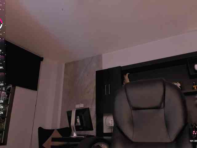 CarolineGrace webcam