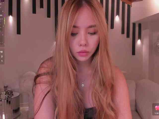 CarolineGrace webcam