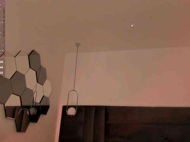 CarolineGrace webcam