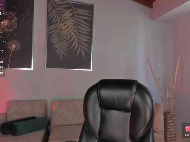 CarolineGrace webcam