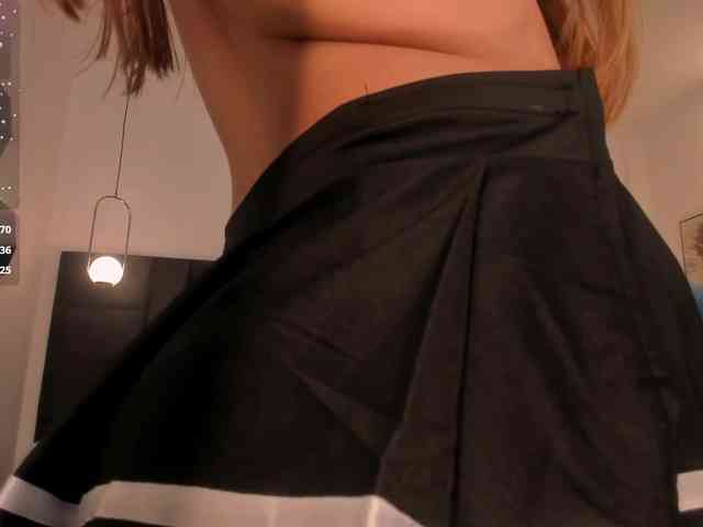 CarolineGrace webcam