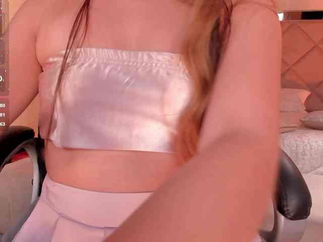 CarolineGrace webcam